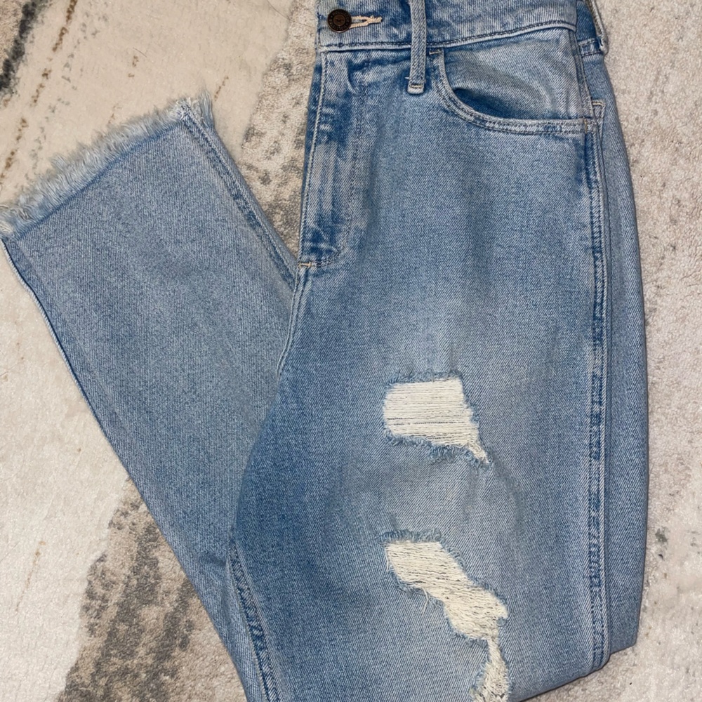 Hollister Curvy Ultra High-Rise Mom Jean Size 9R